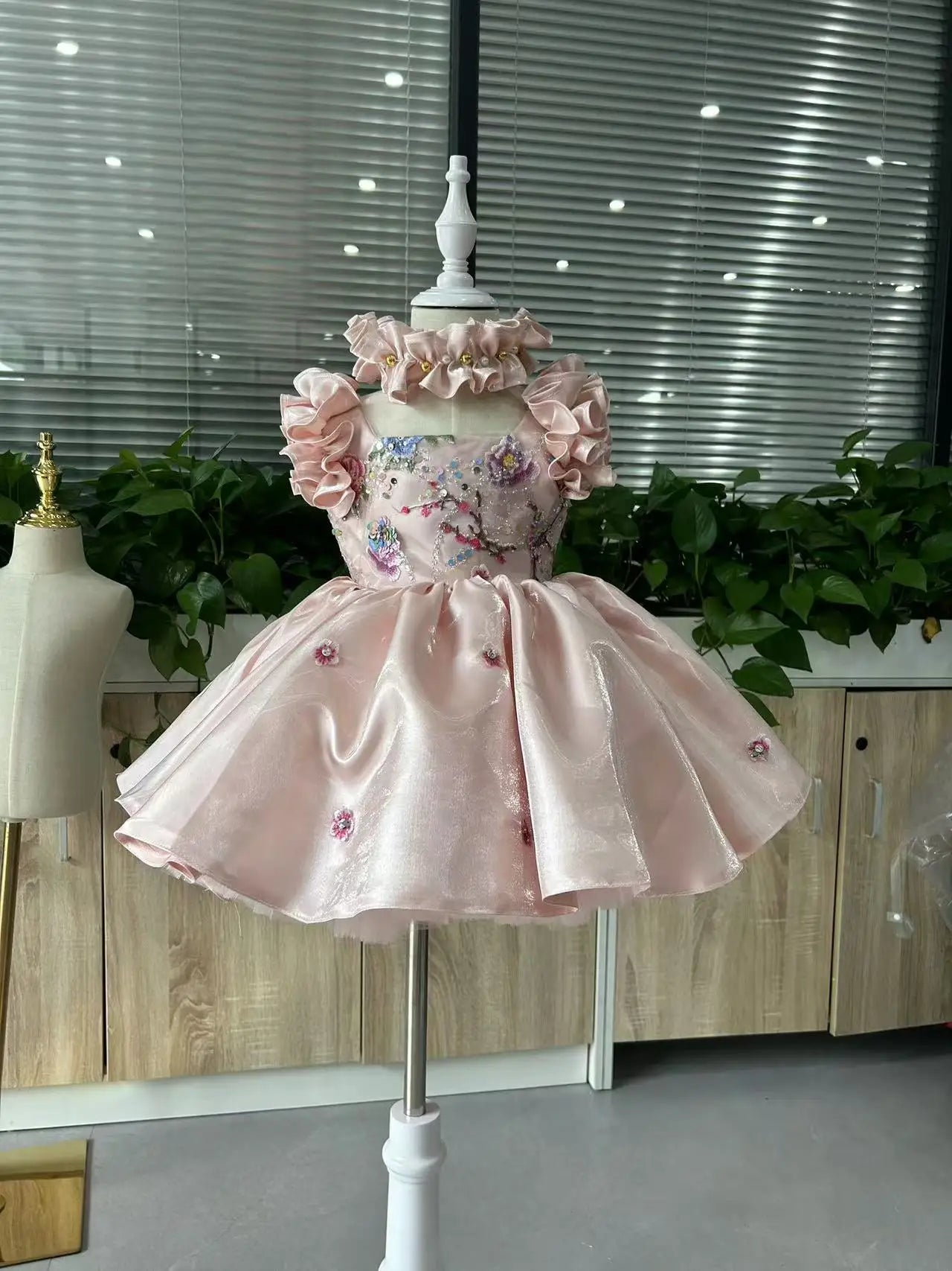 New baby high-end dress is suitable for 0-4-year-old baby old party dress girl dress embroidered sweet children's clothing